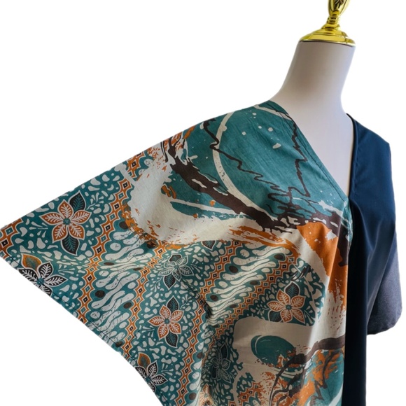 0133B / Petite Style Top, Batik Pattern Cropped Kaftan - Picture 6 of 8